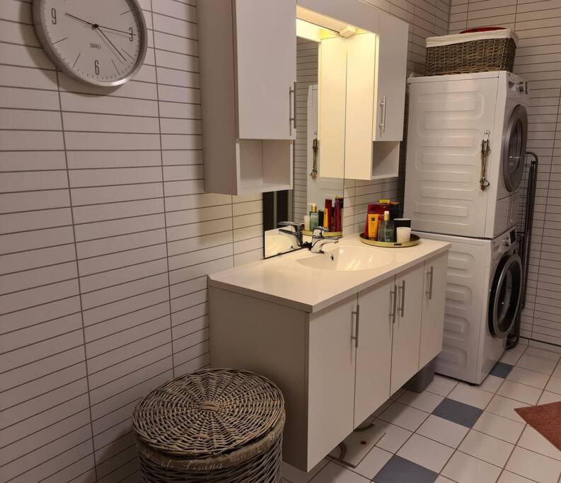 Koselig Og Moderne Leilighet, Meget Sentralt I Narvik Med Gratis Parkering! Exterior foto